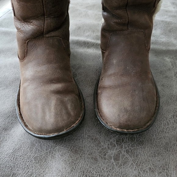 UGG Akadia Winter Boots - Picture 6 of 9